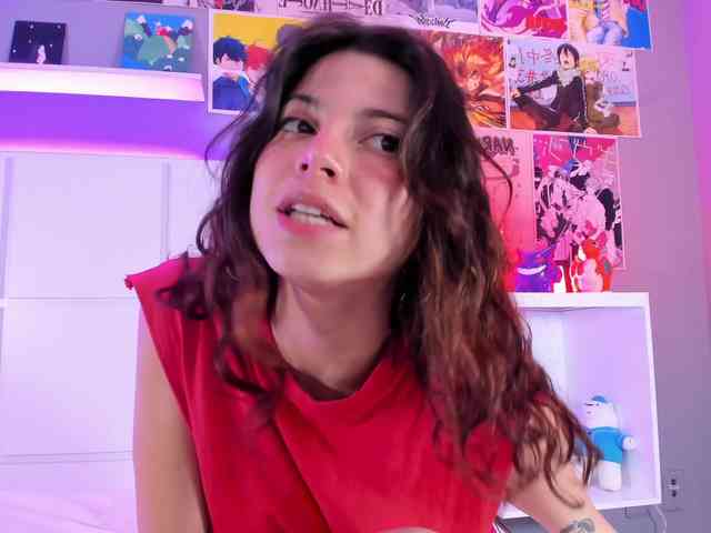 LolaMustaine webcam