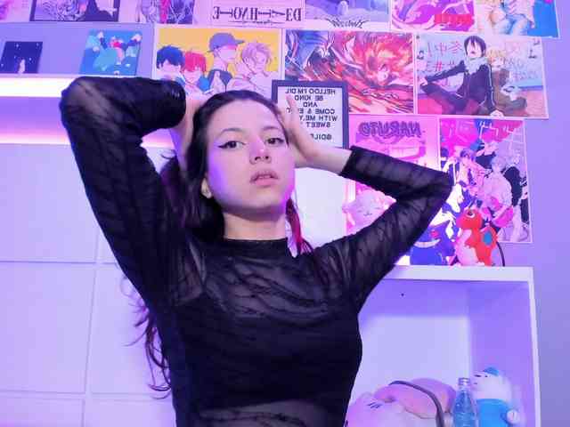 LolaMustaine webcam