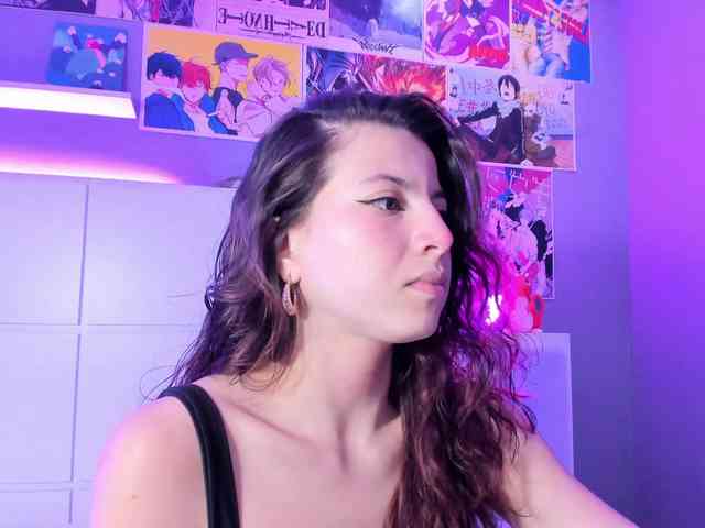 LolaMustaine webcam
