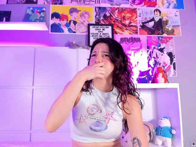 LolaMustaine webcam