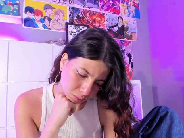 LolaMustaine webcam