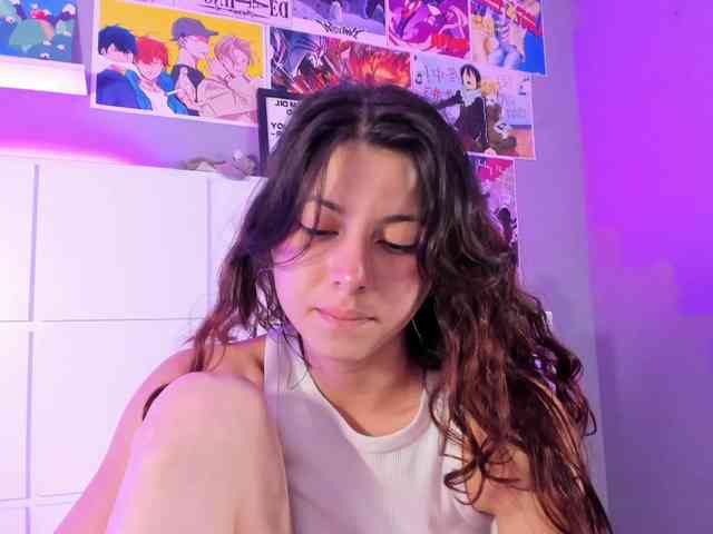 LolaMustaine webcam
