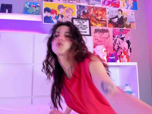 LolaMustaine webcam