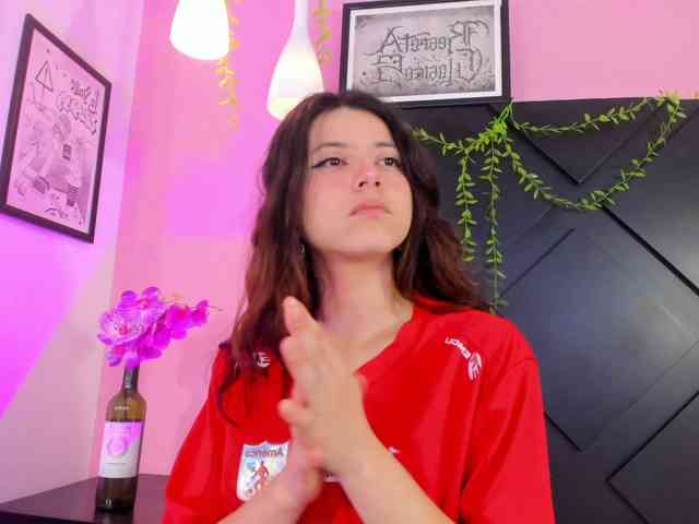 LolaMustaine webcam