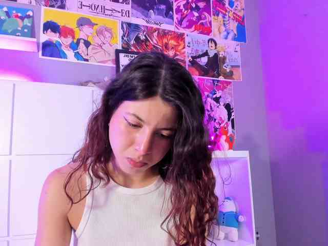 LolaMustaine webcam