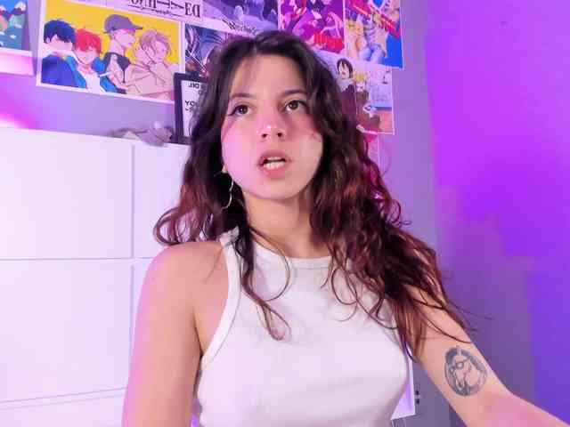 LolaMustaine webcam