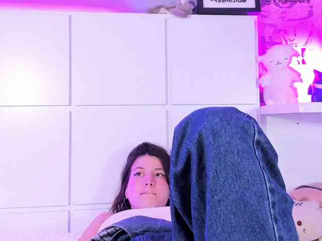 LolaMustaine webcam