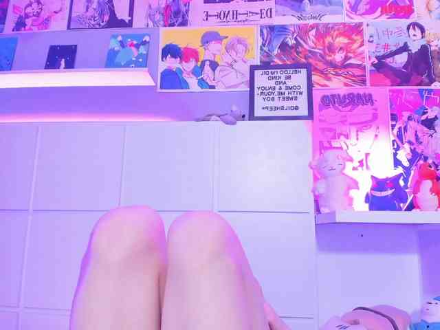 LolaMustaine webcam