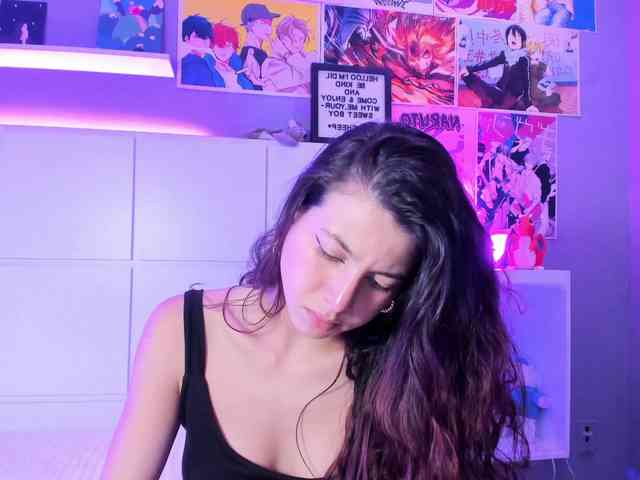 LolaMustaine webcam