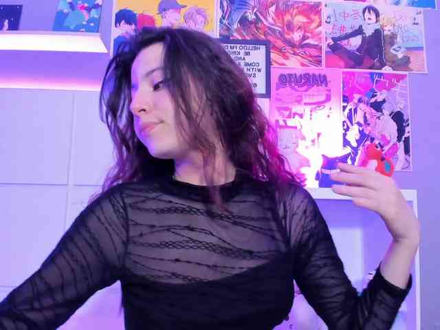 LolaMustaine webcam