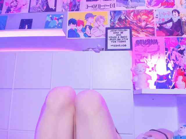 LolaMustaine webcam