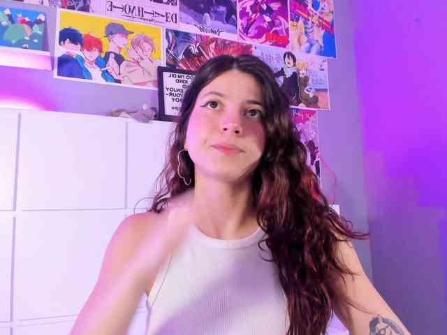 LolaMustaine webcam
