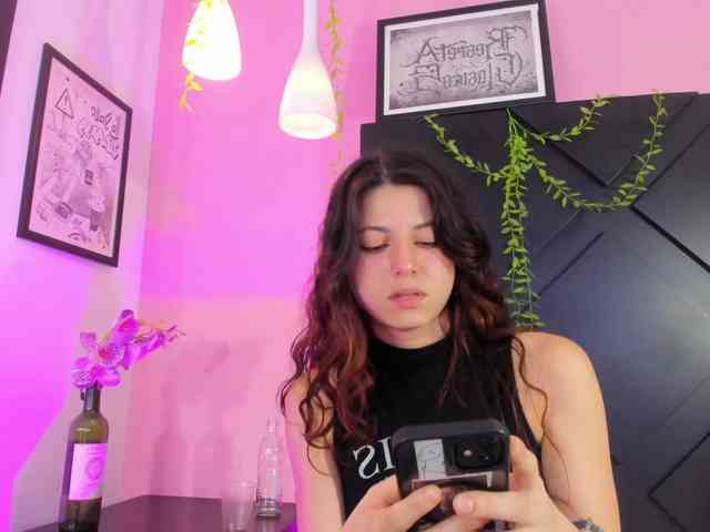 xxx cam chat LolaMustaine