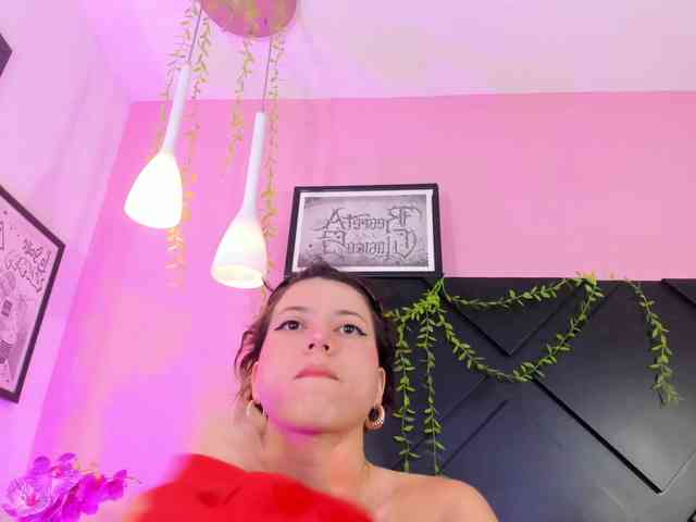 LolaMustaine webcam
