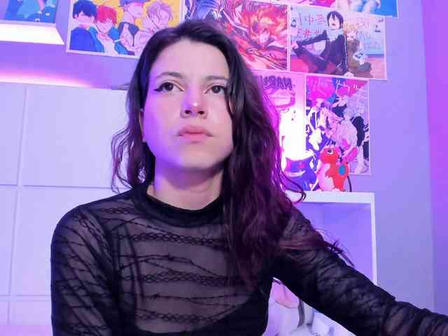 LolaMustaine webcam