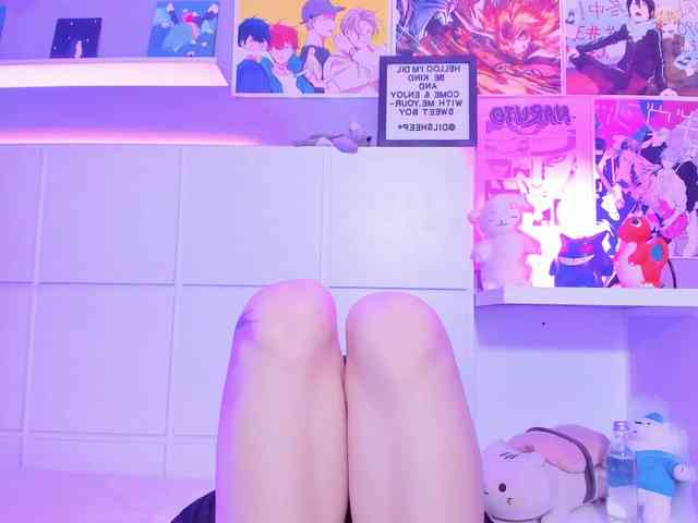 LolaMustaine webcam