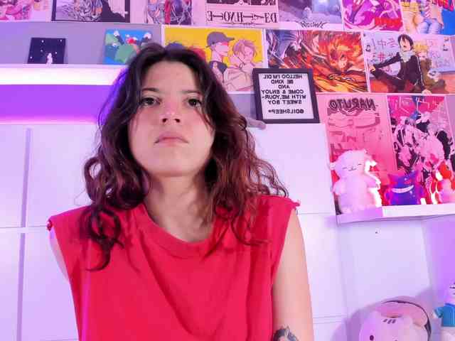 LolaMustaine webcam