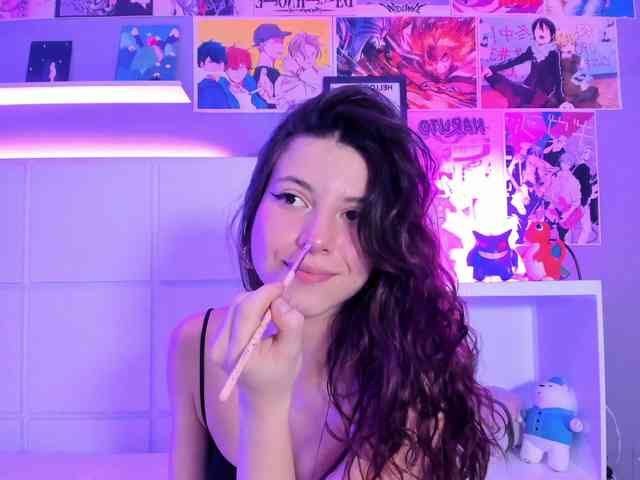 LolaMustaine webcam