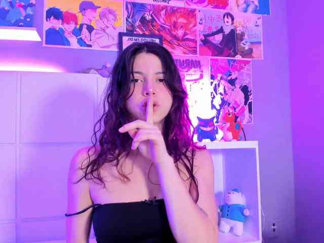 LolaMustaine webcam