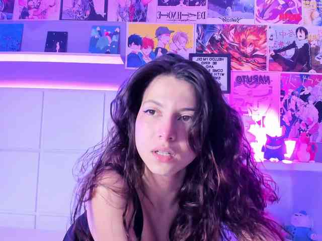 LolaMustaine webcam