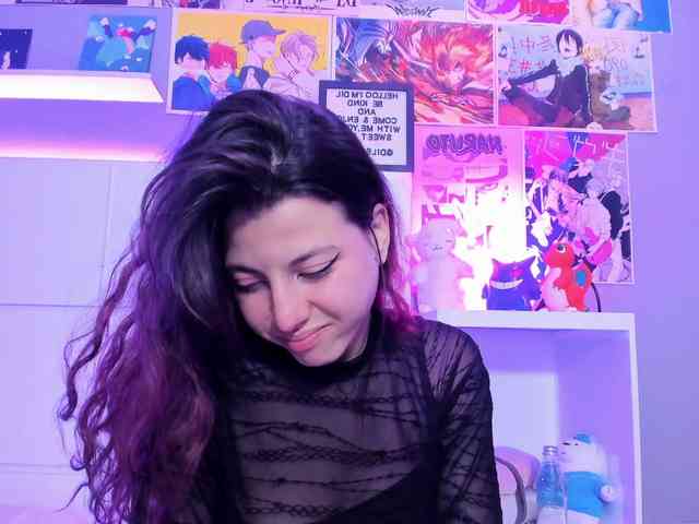 LolaMustaine webcam