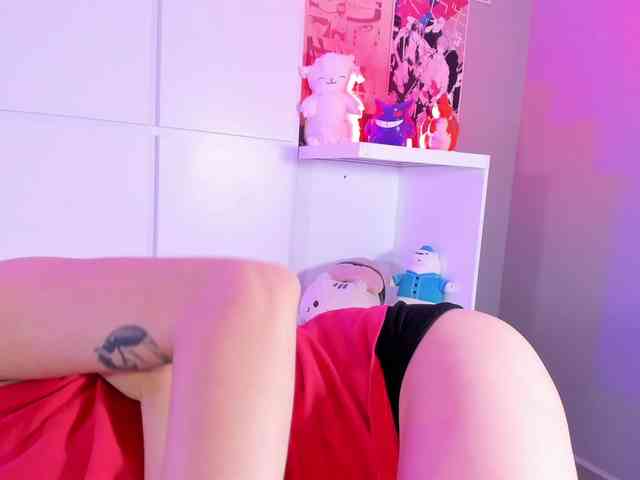 LolaMustaine webcam