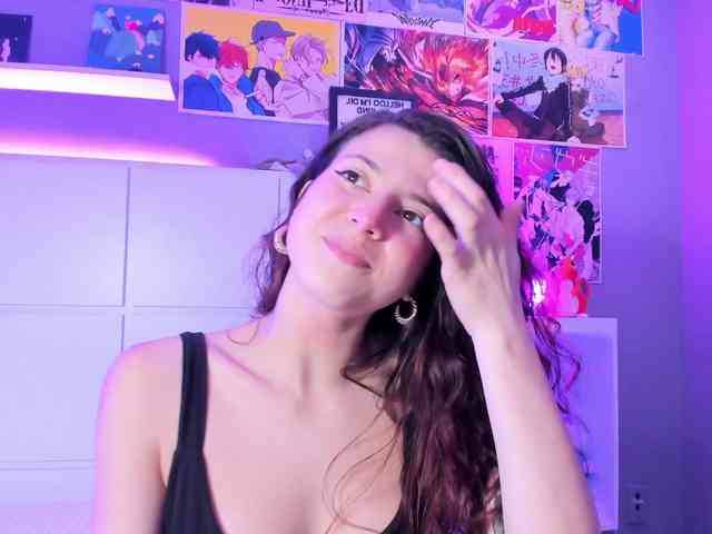 LolaMustaine webcam