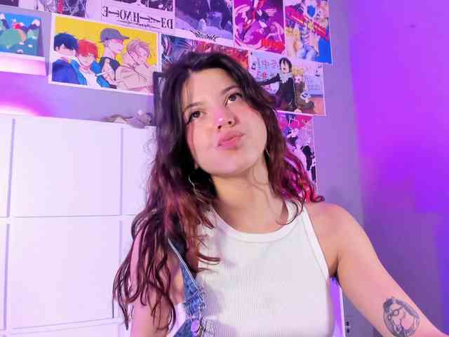 LolaMustaine webcam