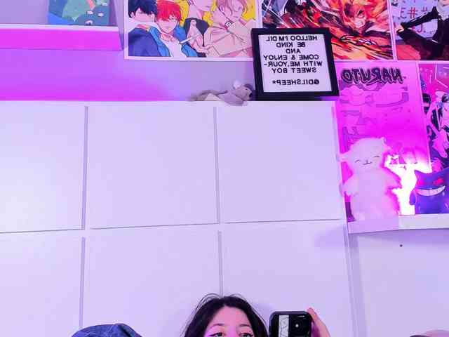 LolaMustaine webcam