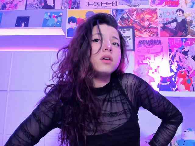 LolaMustaine webcam