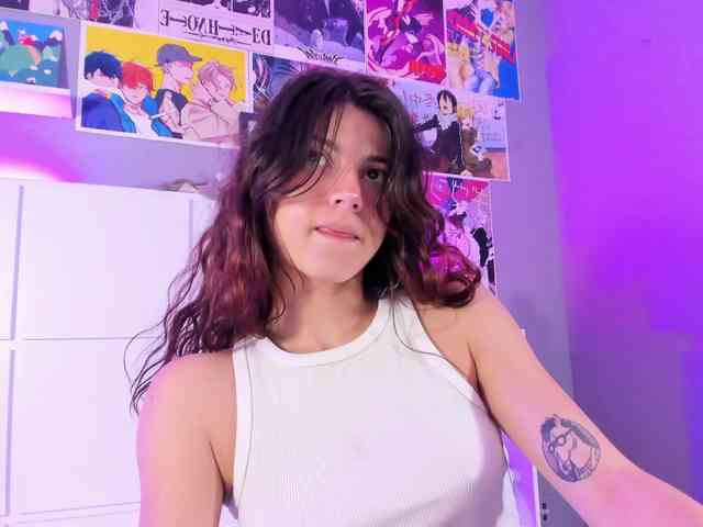 LolaMustaine webcam