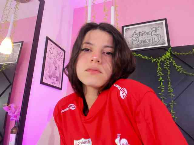 LolaMustaine webcam