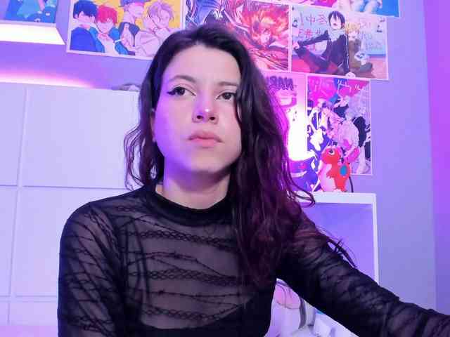 LolaMustaine webcam
