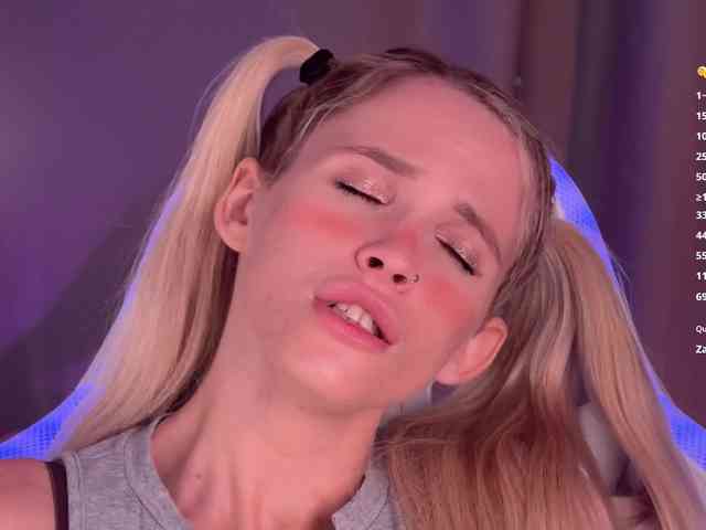 BlushMikki webcam