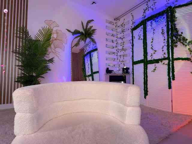 BlushMikki Live Webcam on BongaCams