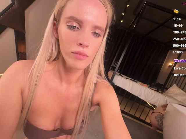 striptease cam BlushMikki
