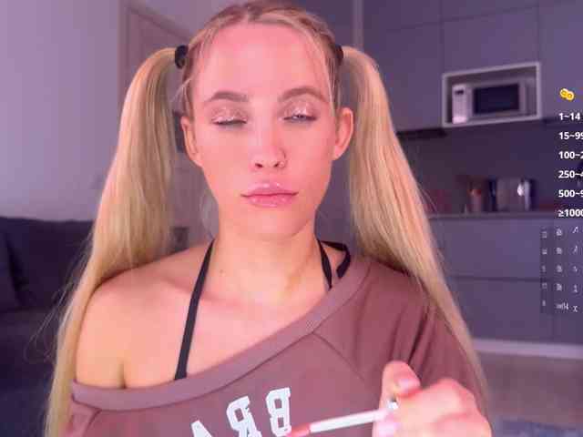 BlushMikki webcam