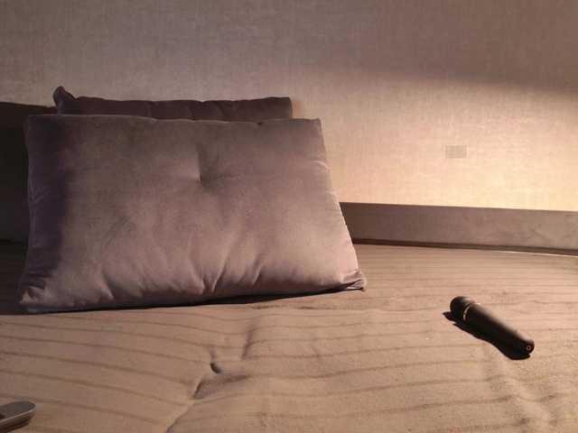 Avr0ria's BongaCams show and profile