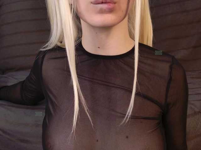 Avr0ria's BongaCams show and profile