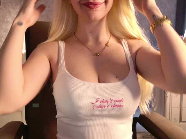 Avr0ria's BongaCams show and profile