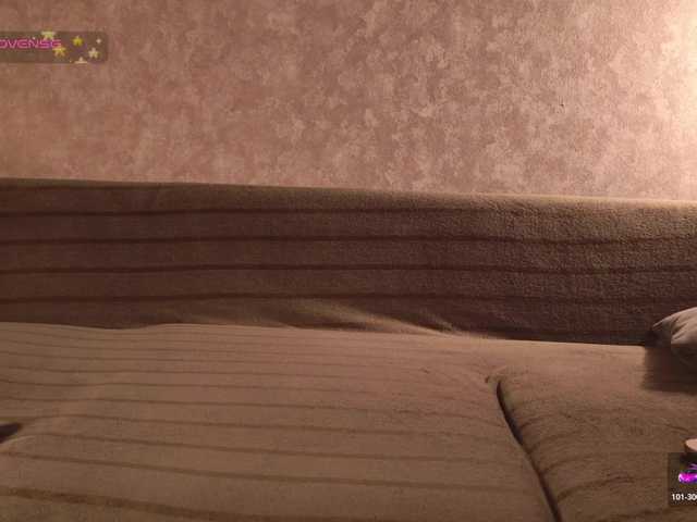 Avr0ria's BongaCams show and profile