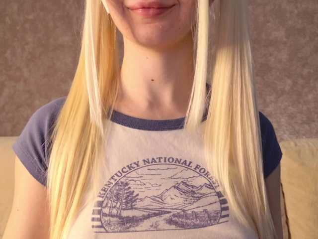 Avr0ria's BongaCams show and profile