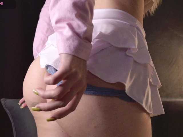 Avr0ria's BongaCams show and profile