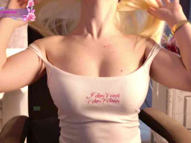 Avr0ria Live Webcam on BongaCams