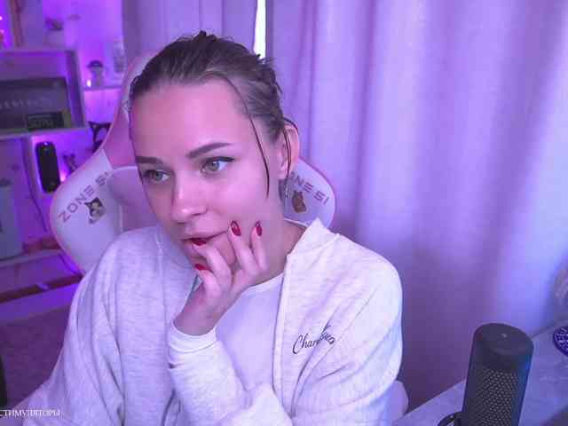 SweetVictori Live Webcam on BongaCams