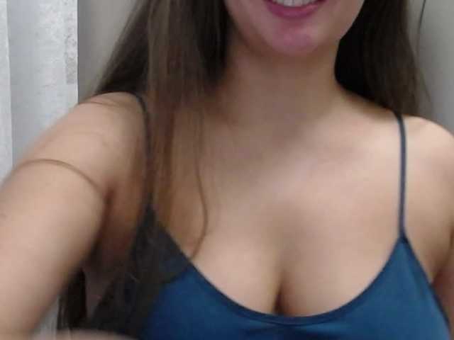 le modèle Amaretty est en webcam porno dans un show sur le site bongacams, il possède les tags suivants: White/Caucasian,Brunette,Shaved