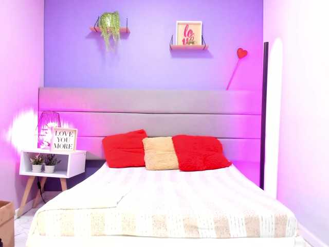 AshleyRobert's BongaCams show and profile