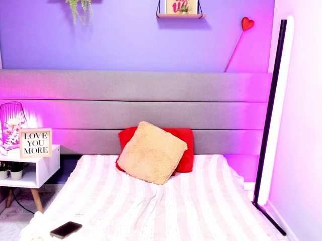 AshleyRobert's BongaCams show and profile