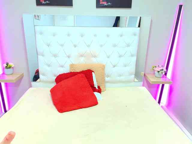 AshleyRobert AshleyRobert