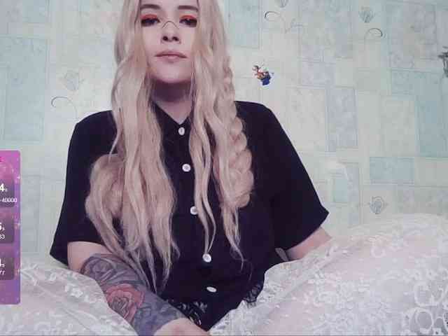 AlternativeGirl webcam